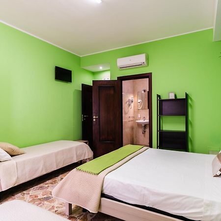 Santa Croce Rooms Barletta Esterno foto