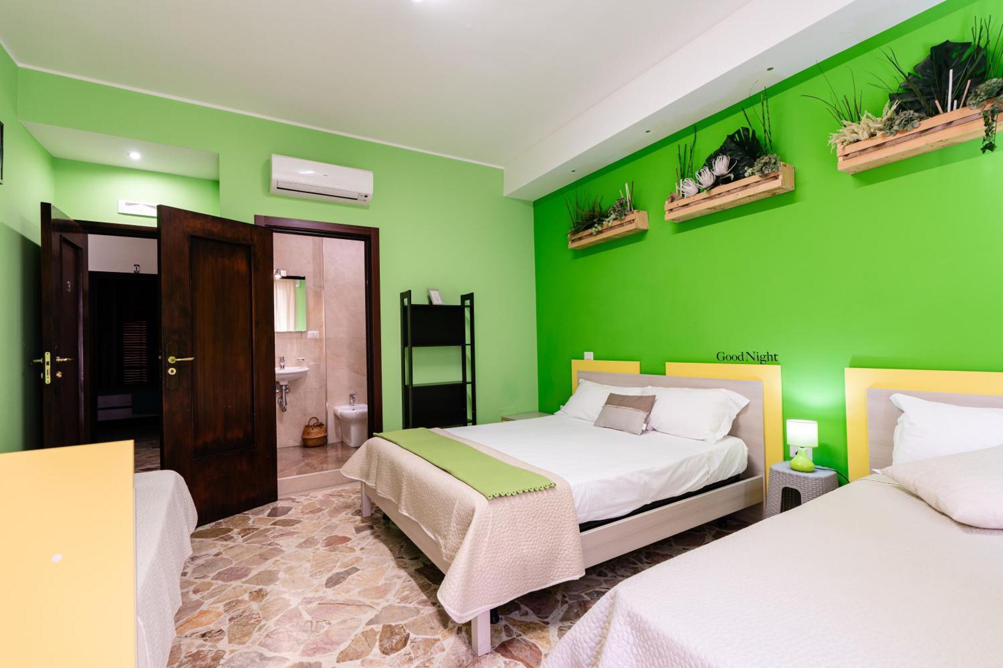 Santa Croce Rooms Barletta Esterno foto